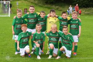 The Glentoran FC under-8's team.